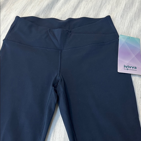 Ivivva by Lululemon Take Me to the Studio Crop - Picture 2 of 8